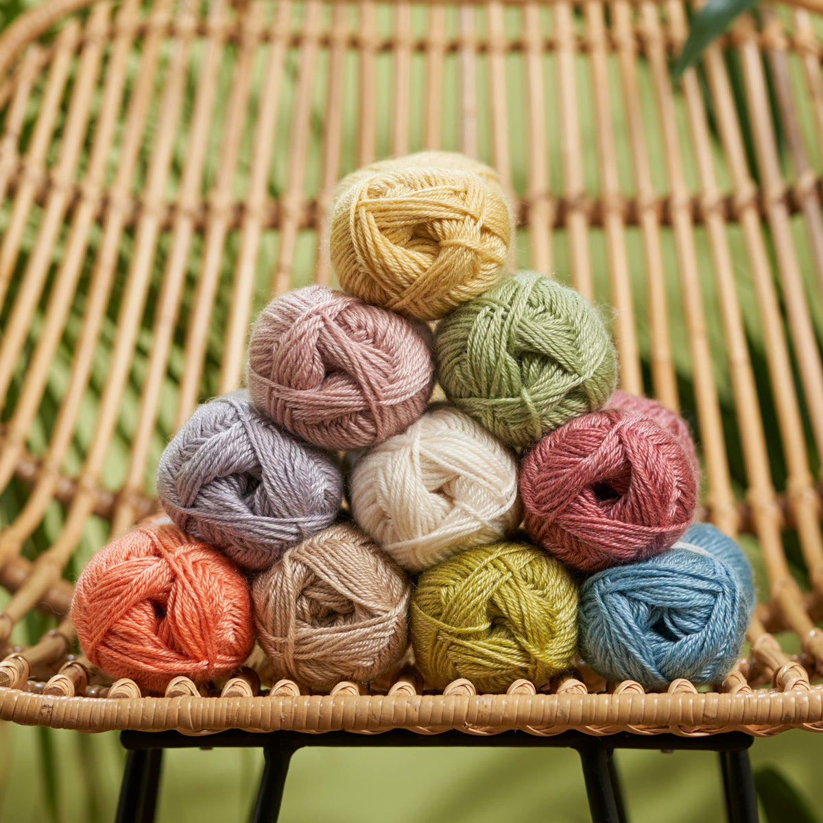 West Yorkshire Spinners Elements DK 50 g  60 % Lyocell 40 % Falklandwolle